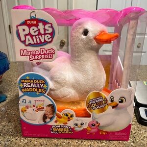 Alive Mama Duck Surprise - White and Orange